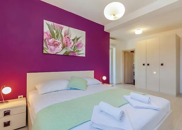 Villa Anamarija 1 *