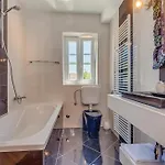 Villa Anamarija 1 *