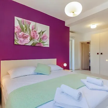 Villa Anamarija 1 *
